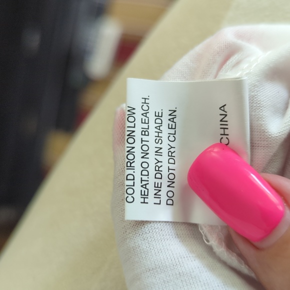 NWOT Women's lightweight  Dragonfly Crew Neck Tank Top XL White w/ summer colors - Picture 5 of 5